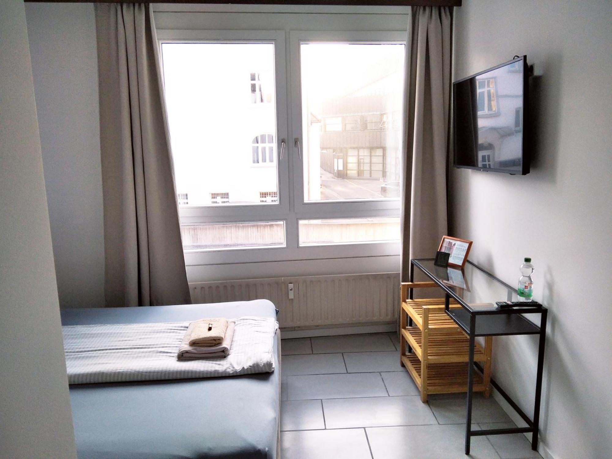 Sroom 118 And 119 In Center Ройтлинген Екстериор снимка