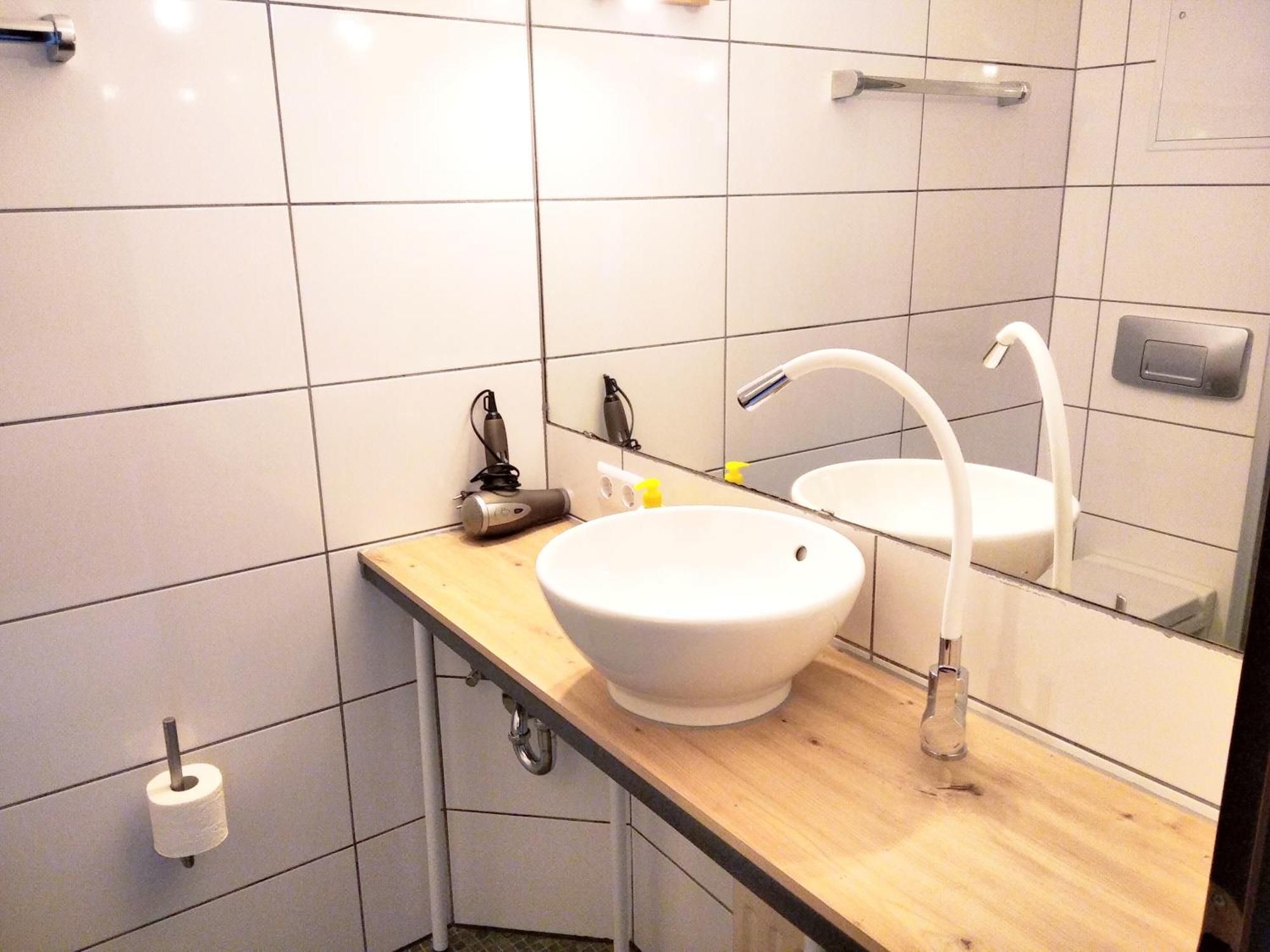 Sroom 118 And 119 In Center Ройтлинген Екстериор снимка