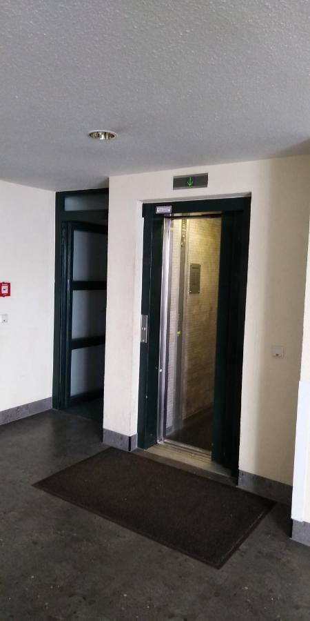 Sroom 118 And 119 In Center Ройтлинген Екстериор снимка