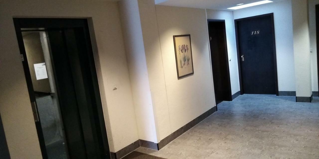Sroom 118 And 119 In Center Ройтлинген Екстериор снимка